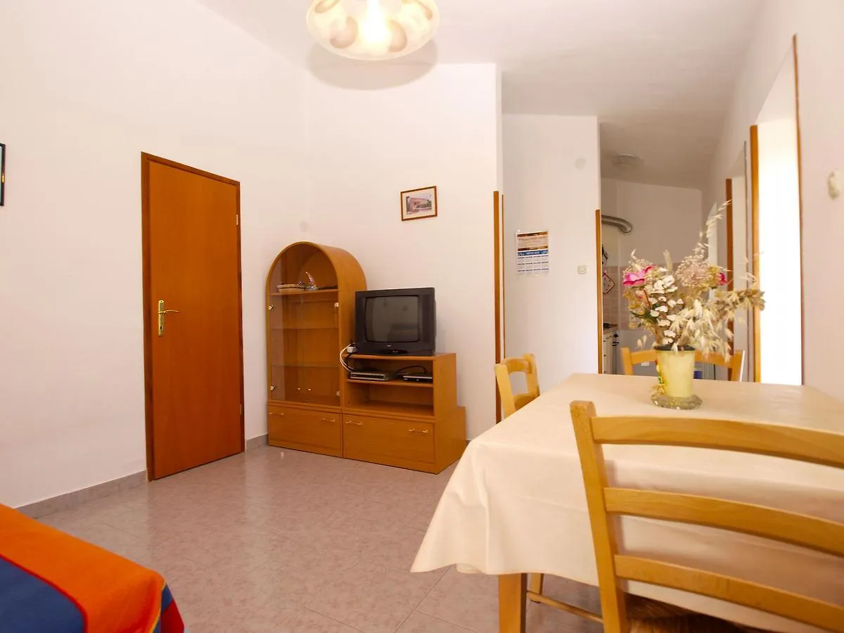 Apartment Ada 1546 Banjole 0*,  Croatia